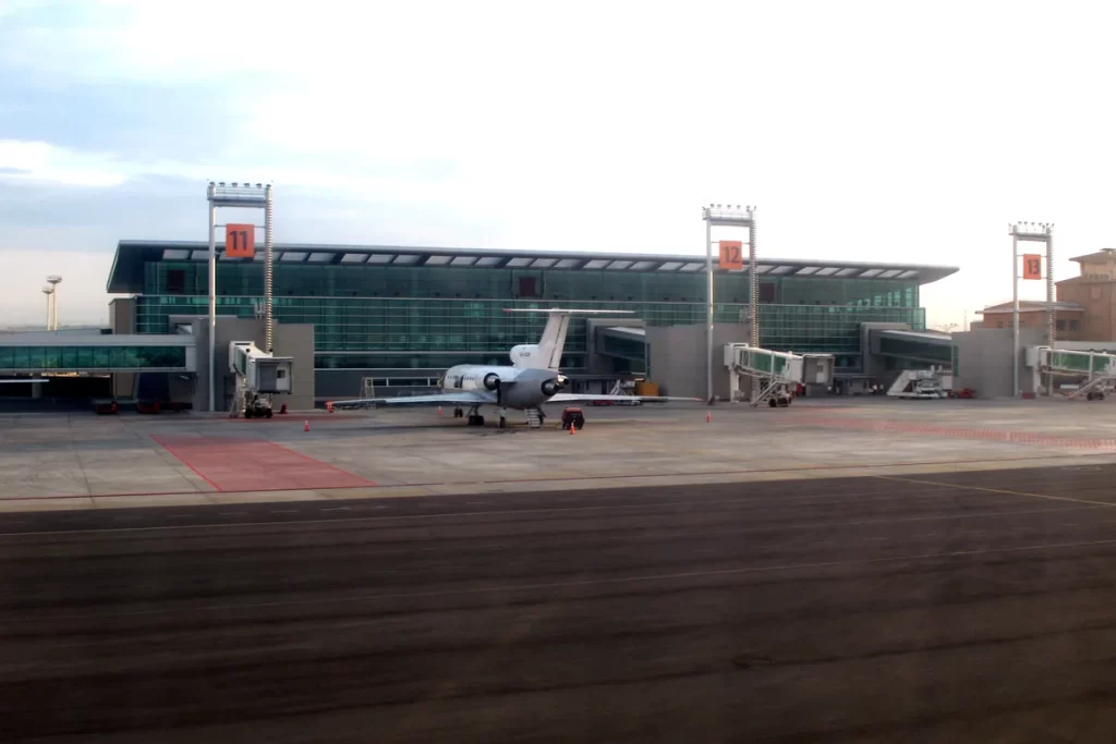 Aircraft and terminal building at Zvartnots International Airport